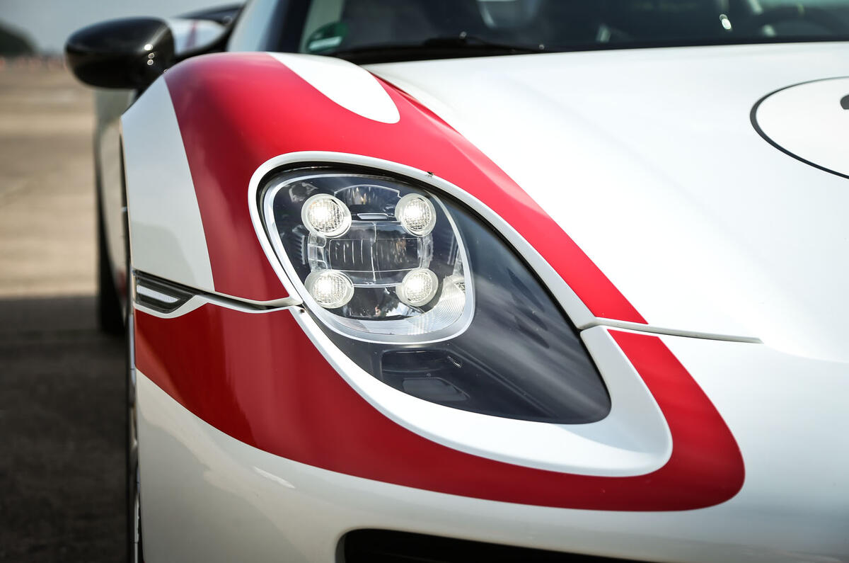 Comparison: Porsche 918 Spyder versus McLaren P1