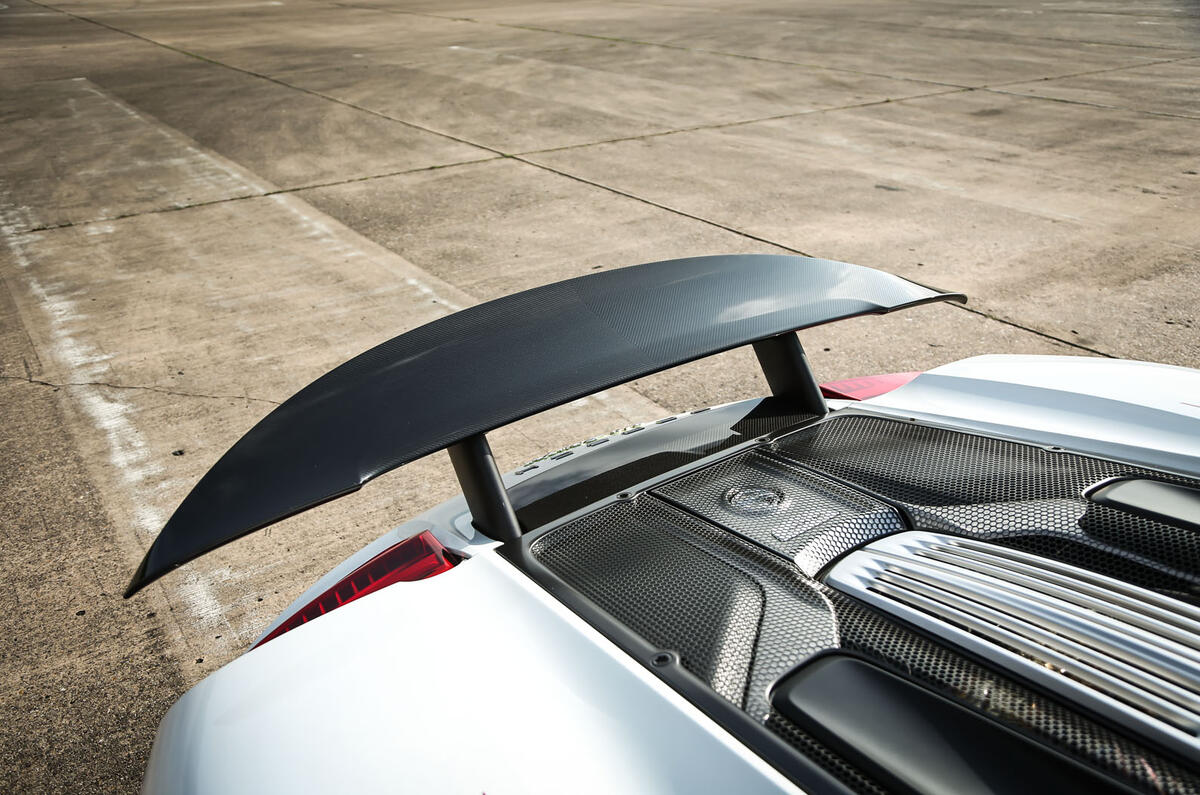 Comparison: Porsche 918 Spyder versus McLaren P1