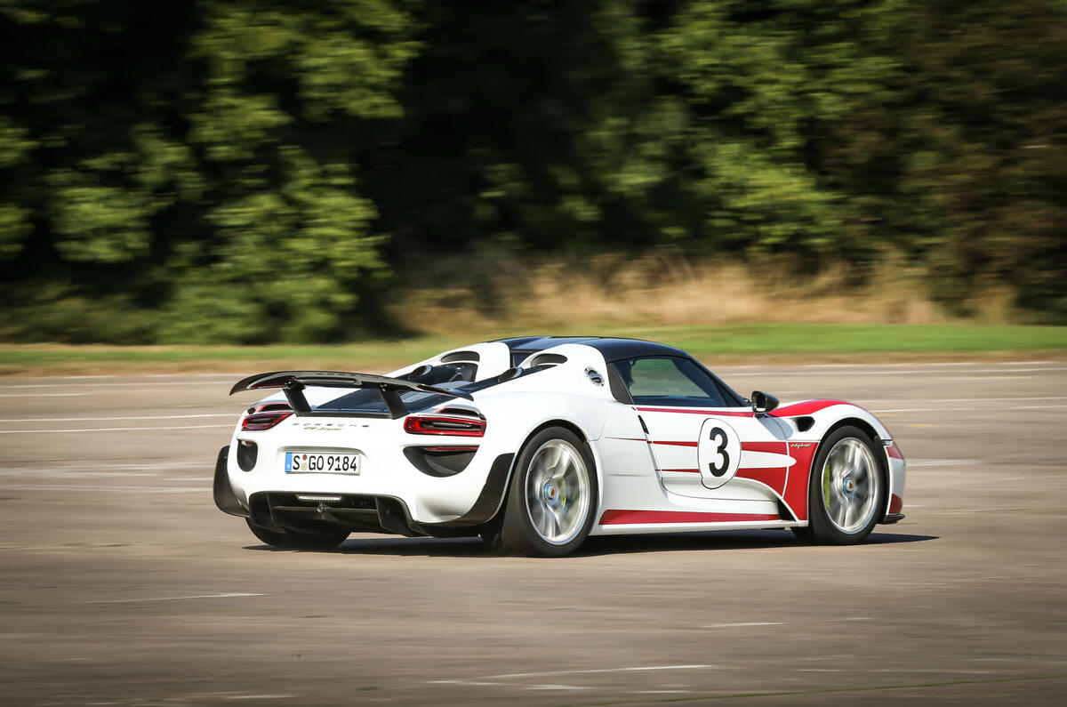 Comparison: Porsche 918 Spyder versus McLaren P1