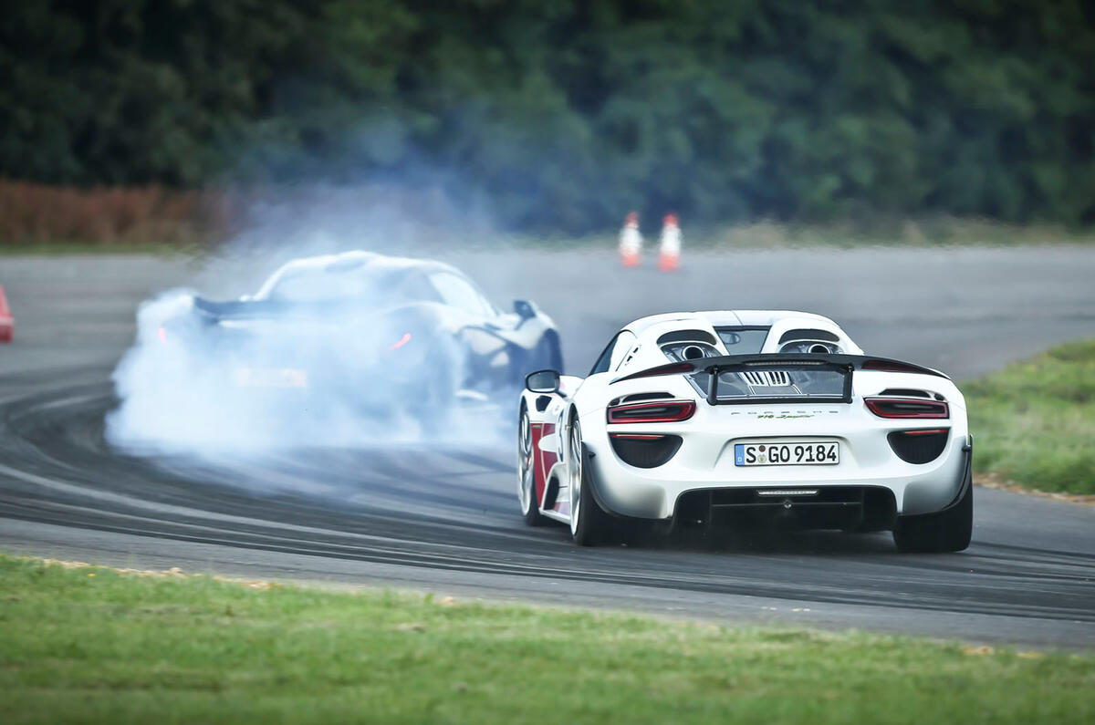 Comparison: Porsche 918 Spyder versus McLaren P1