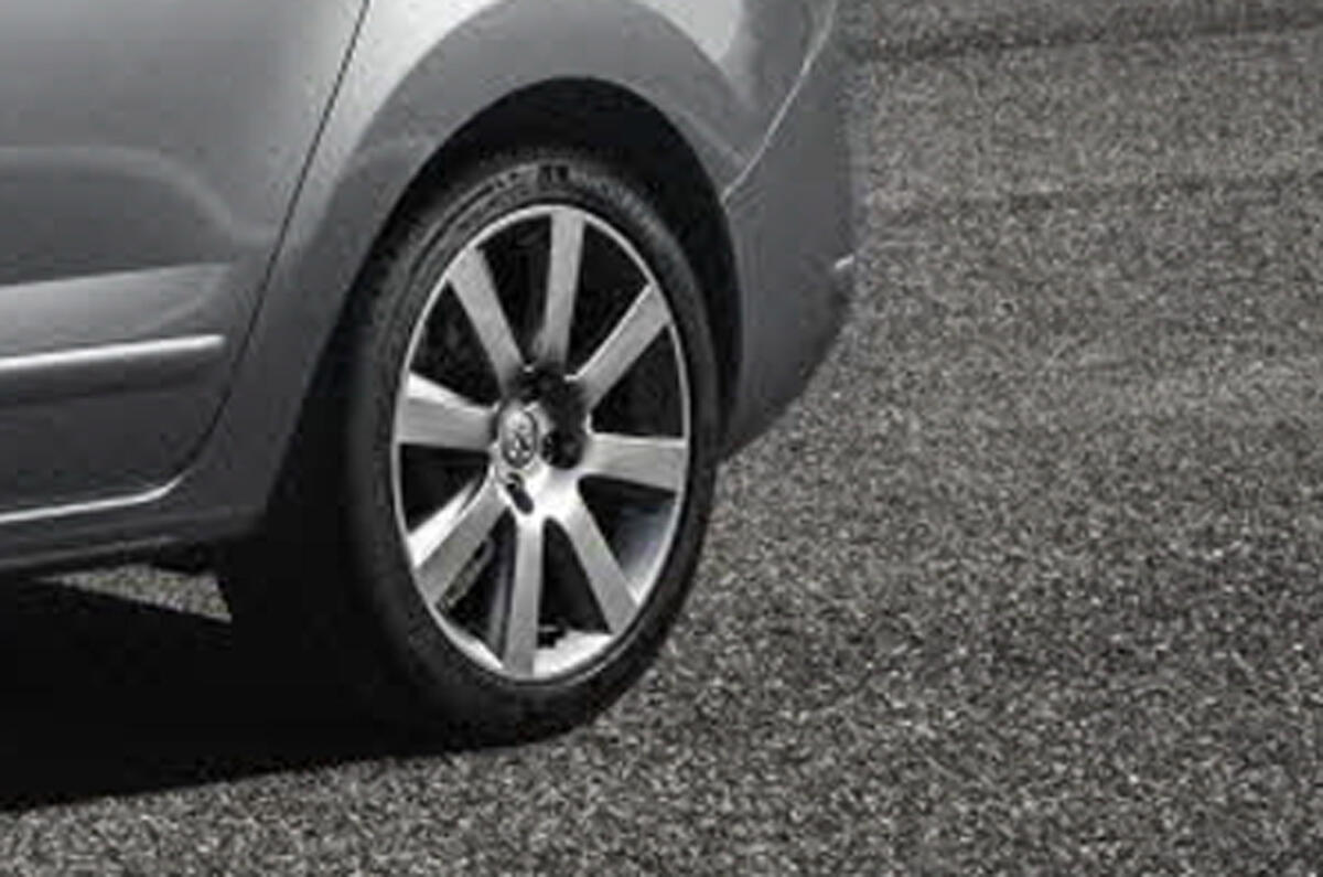 Peugeot 5008 facelift revealed 