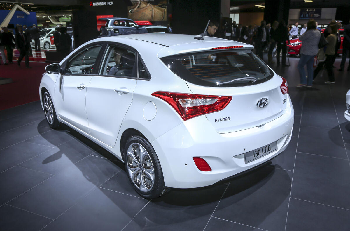 Hyundai presents i30 powered by compressed natural gas