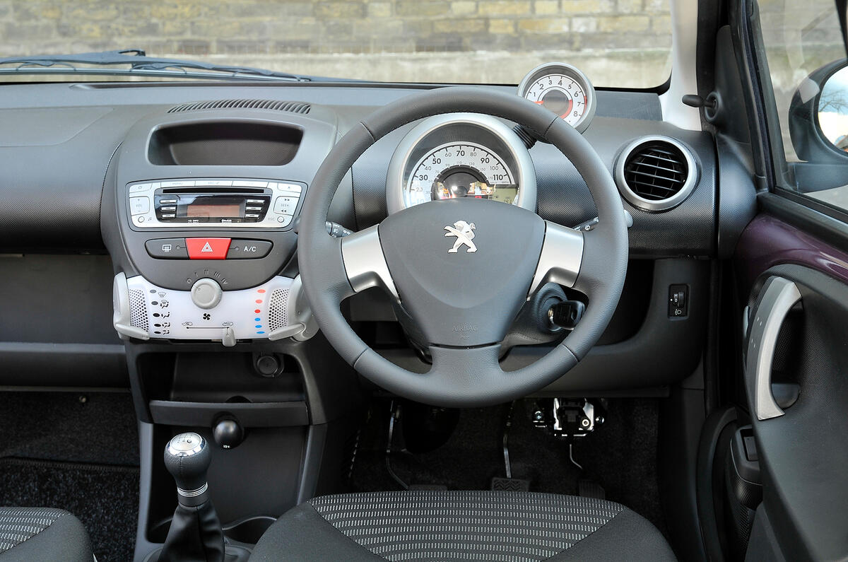 Peugeot 107 dashboard
