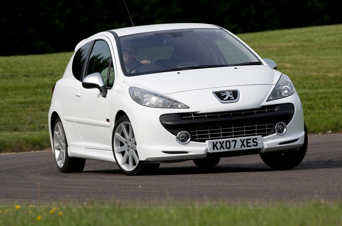 Peugeot 207 cornering