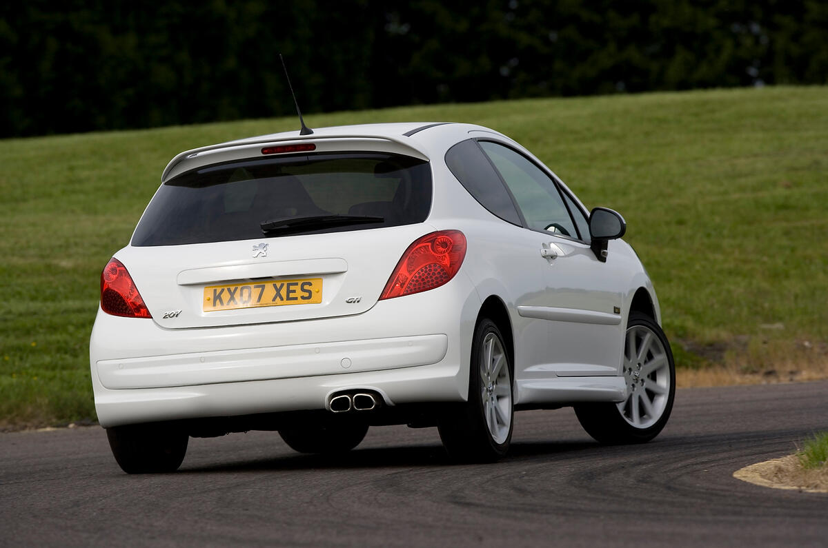 Peugeot 207 rear cornering