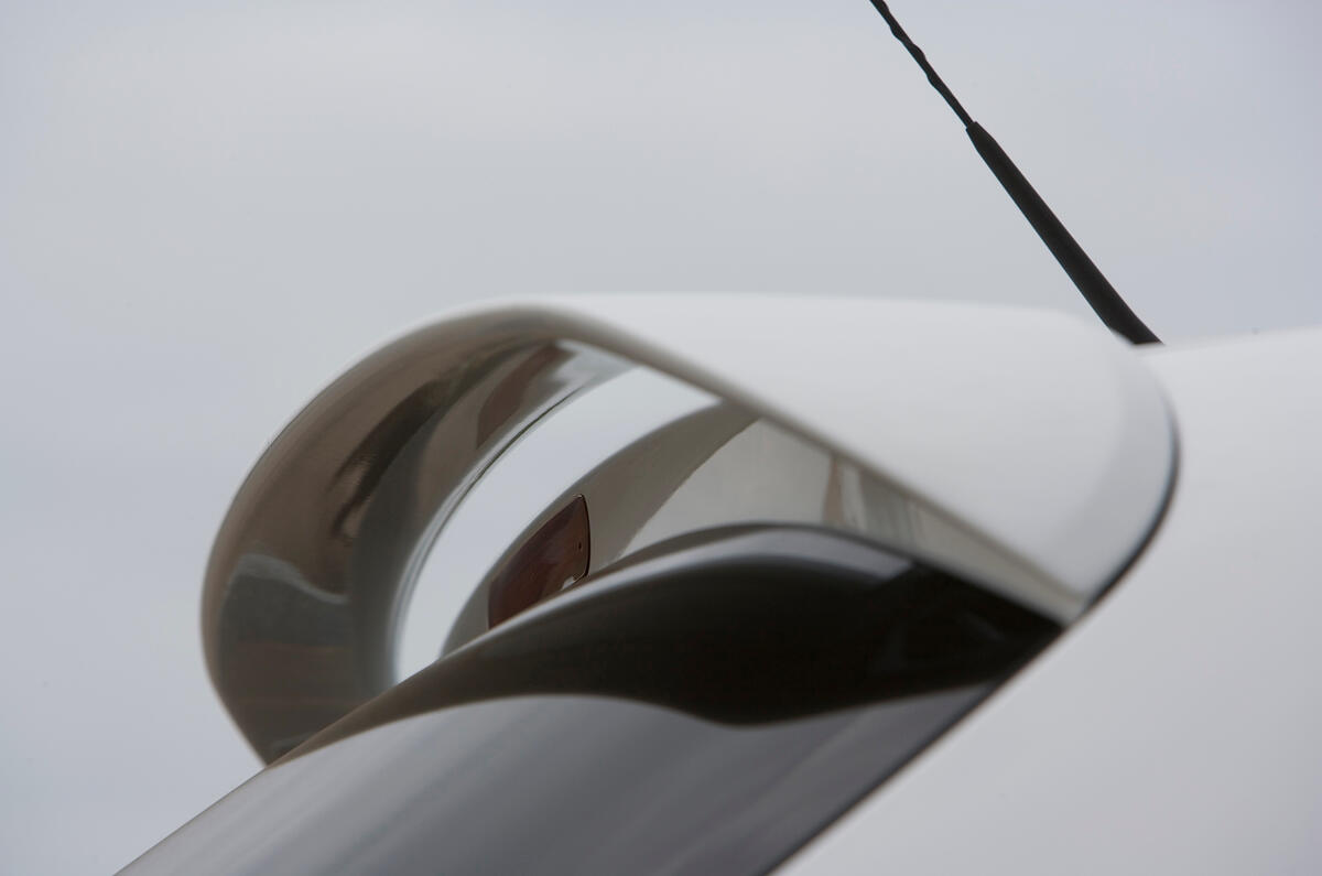 Peugeot 207 roof spoiler