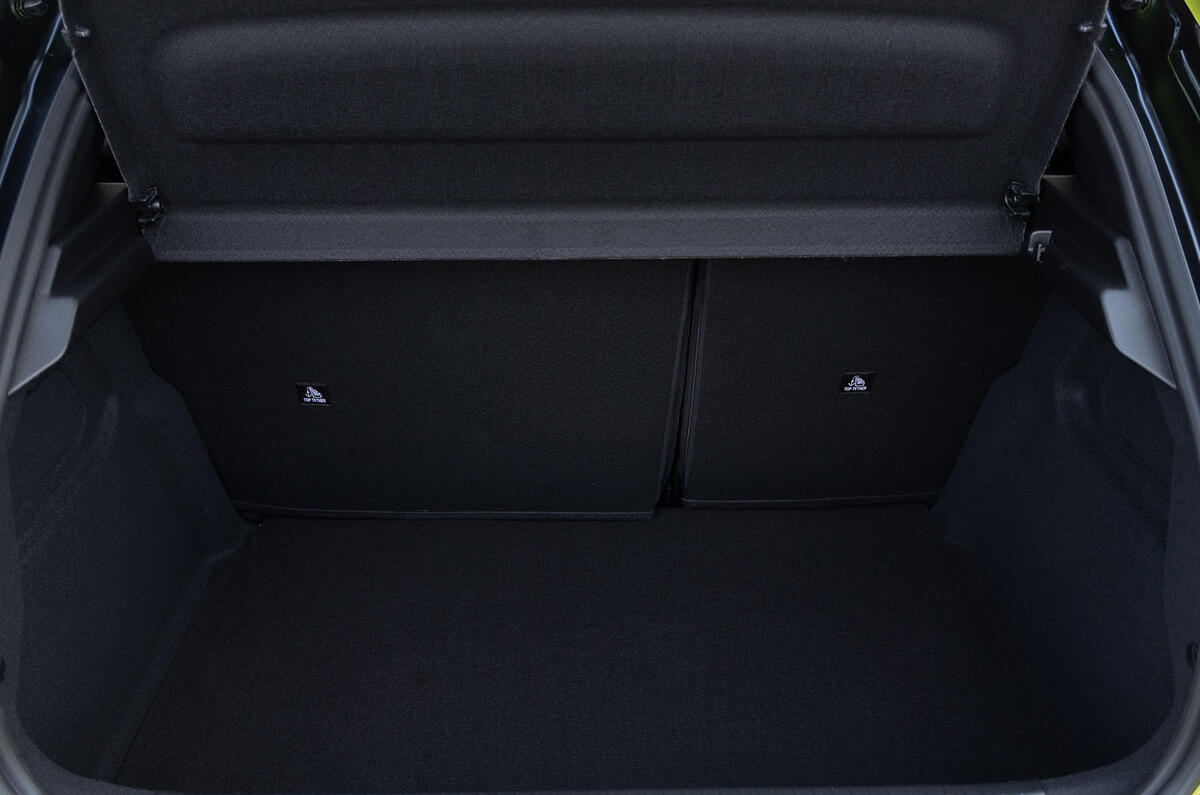 peugeot 208 2024 07 boot