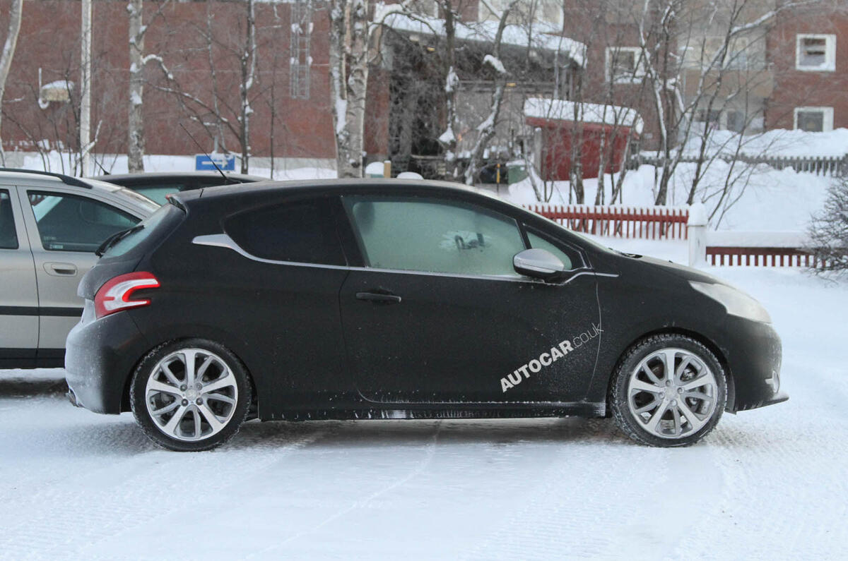 no title Spy pictures: Peugeot 208 GTI