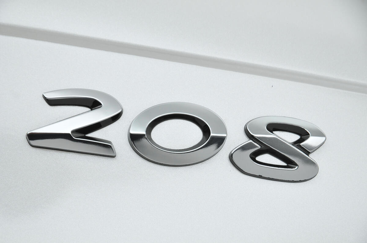Peugeot 208 badging