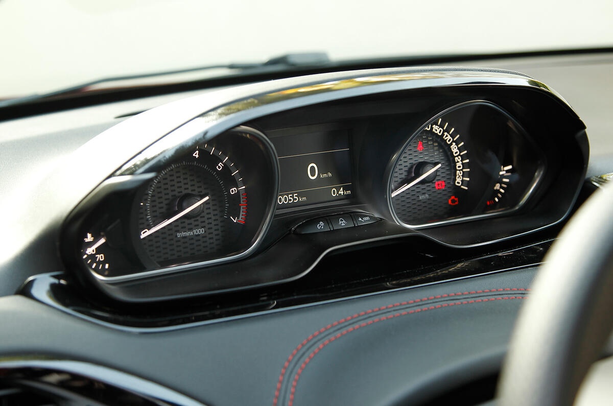 Peugeot 208 GTi instrument cluster