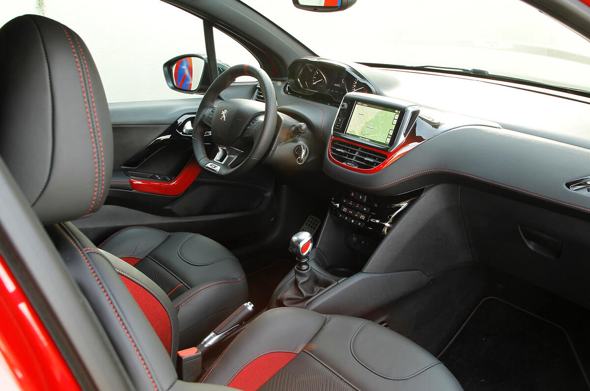 Peugeot 208 GTi interior