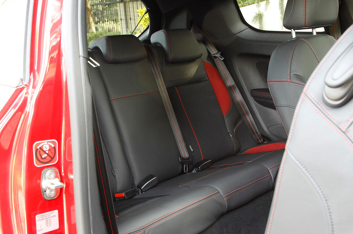 Peugeot 208 GTi rear seats
