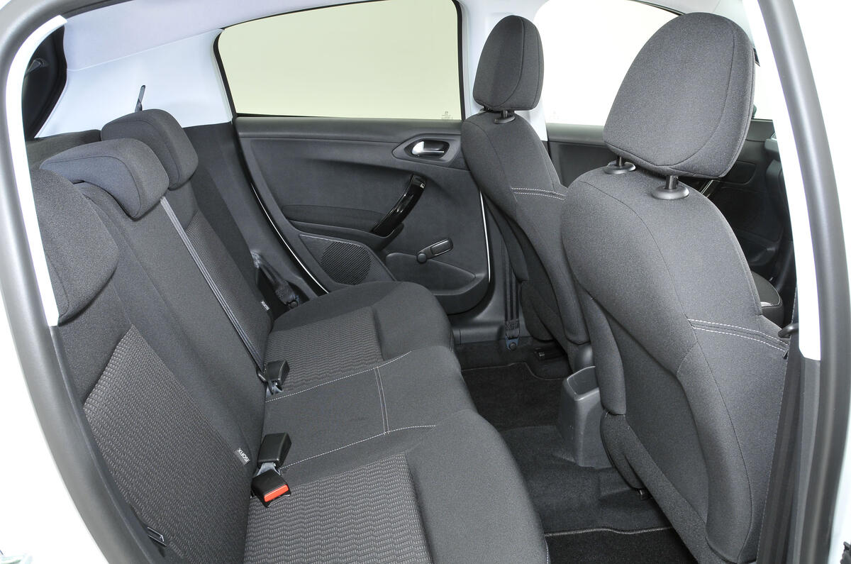 Peugeot 208 rear seats