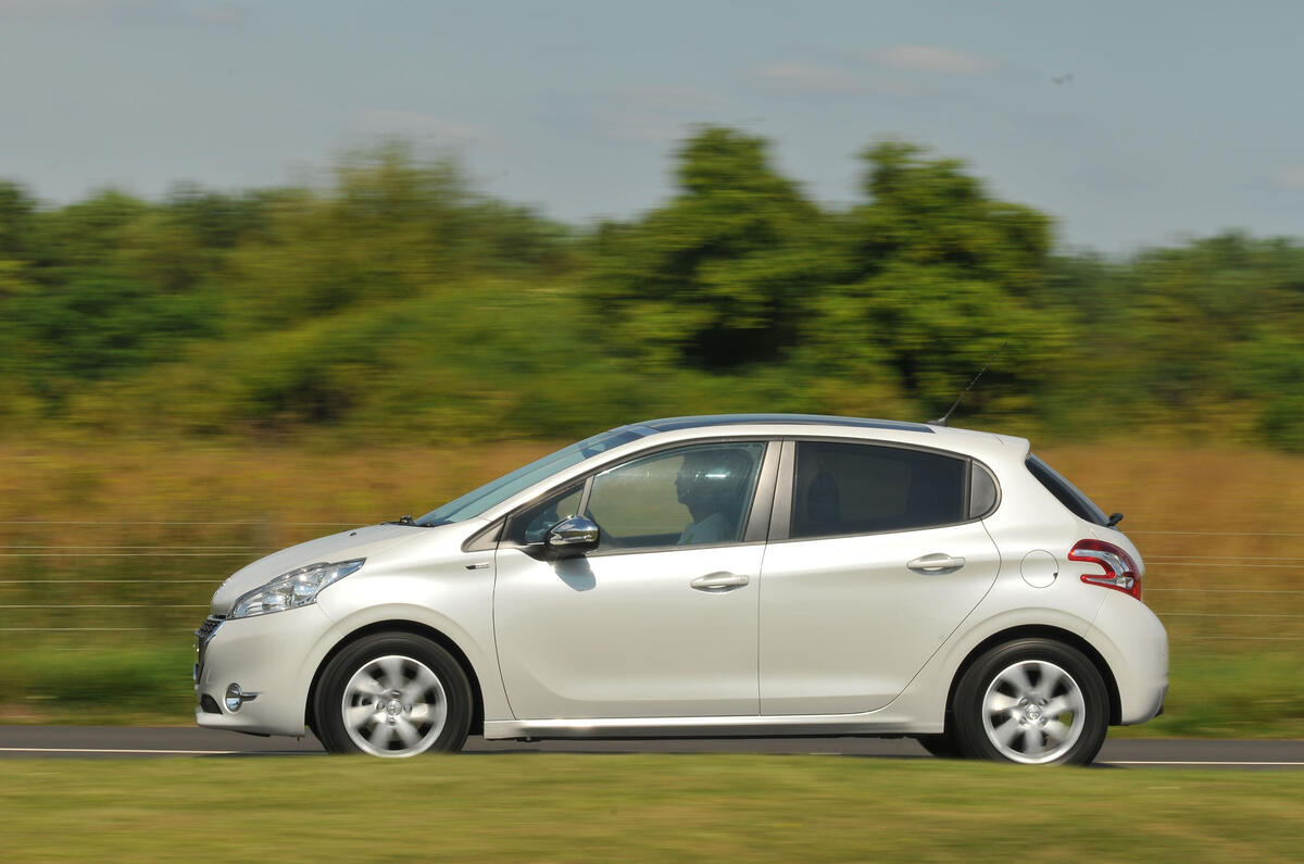 Peugeot 208 side profile