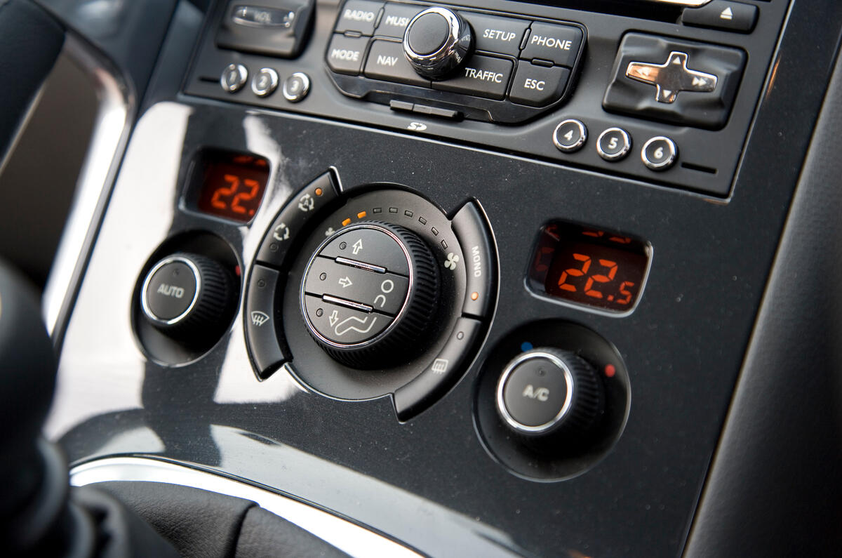 Peugeot 3008 climate control