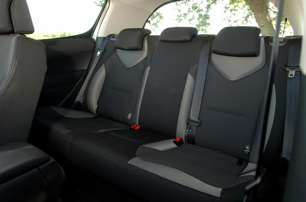 Peugeot 308 rear seats