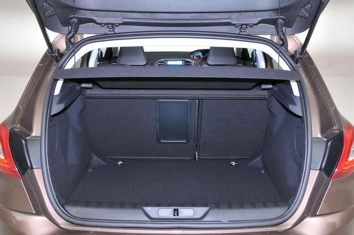Peugeot 308 boot space