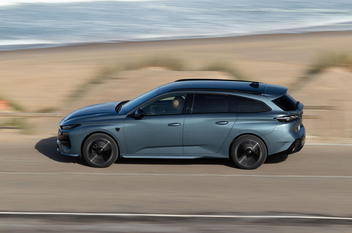 Peugeot 308 GT Electric SW review 2025 028