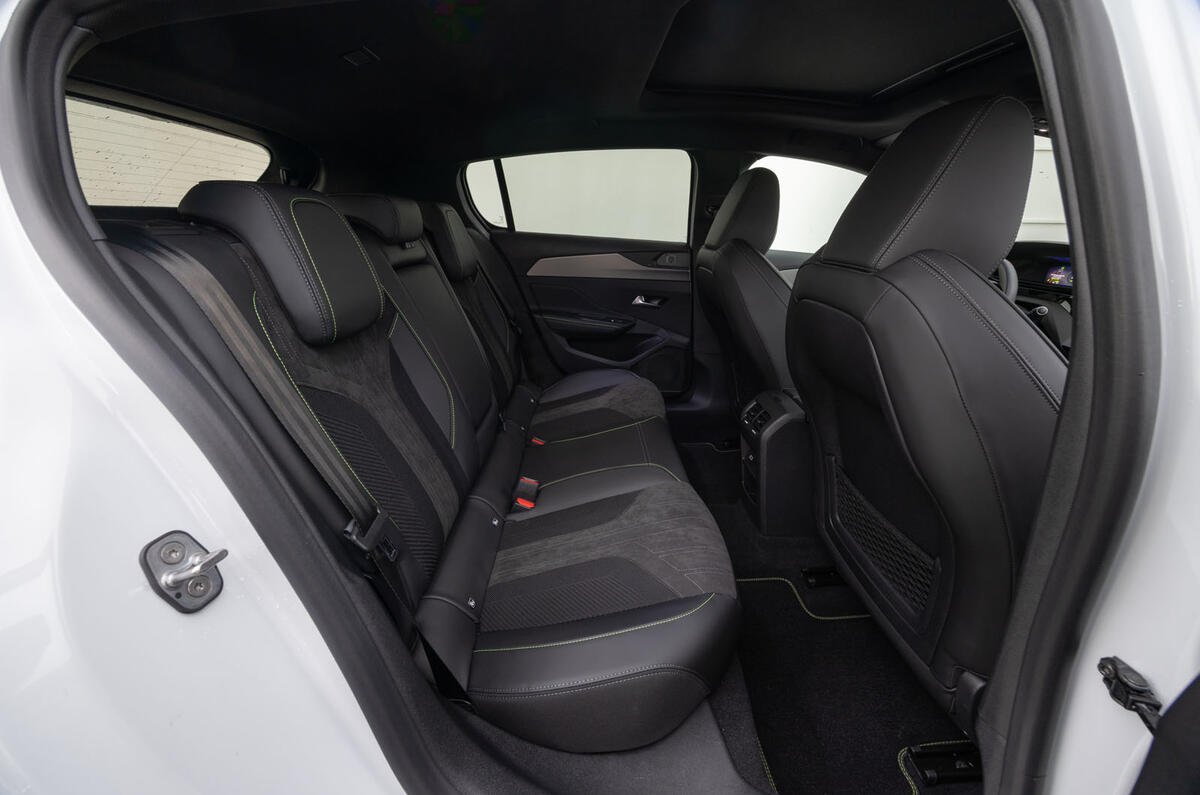 Peugeot 308 GT Hybrid review 2025 045