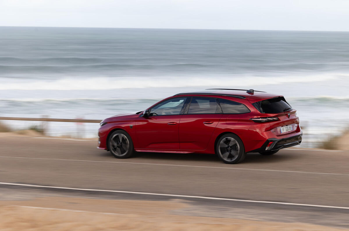 Peugeot 308 GT SW PHEV review 2025 055