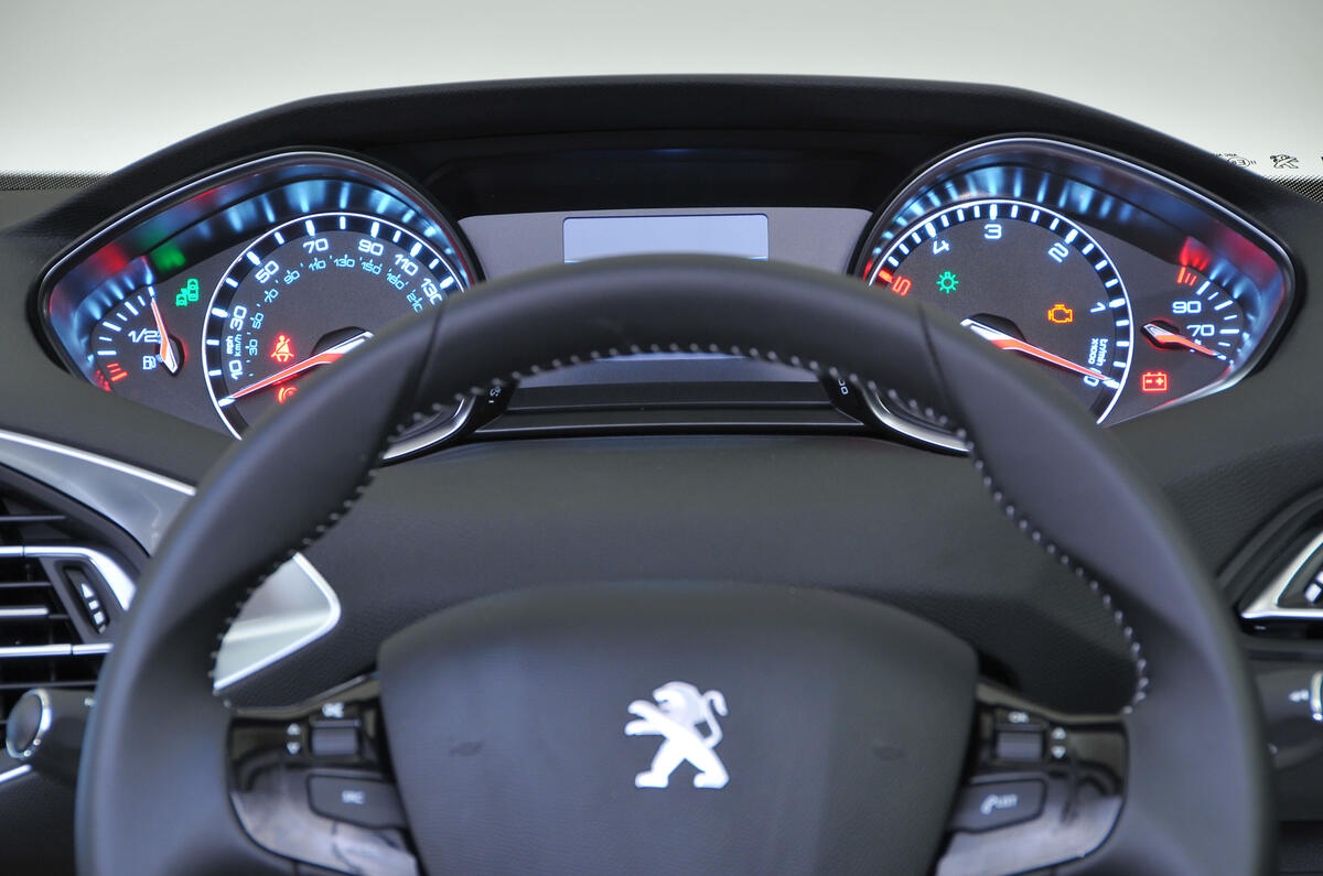 Peugeot 308 instrument cluster