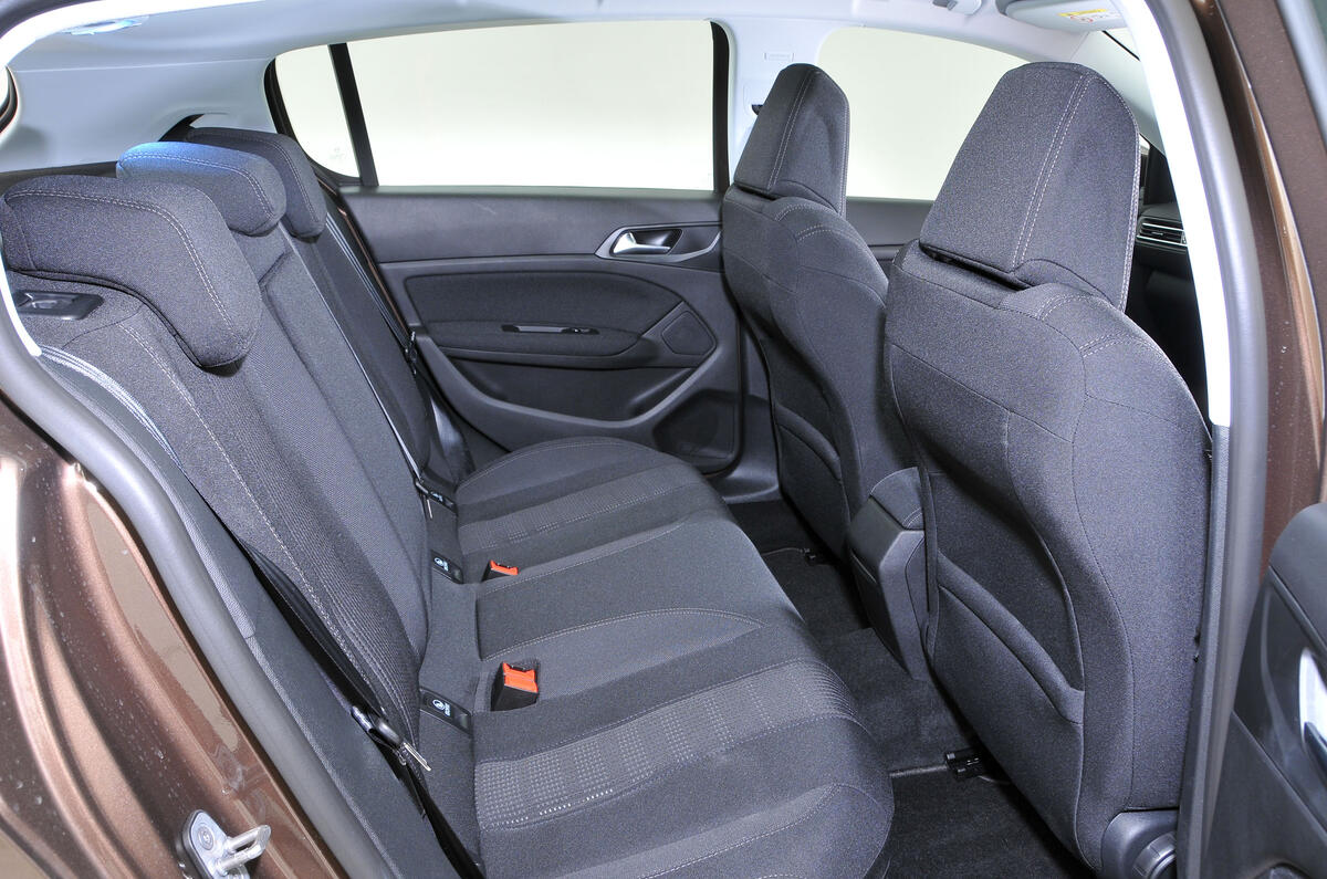 Peugeot 308 rear seats