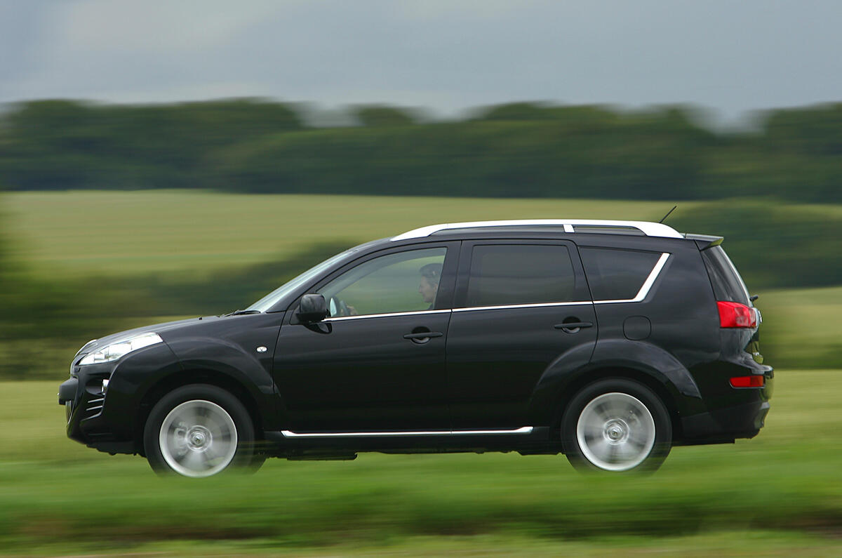 Peugeot 4007 side profile