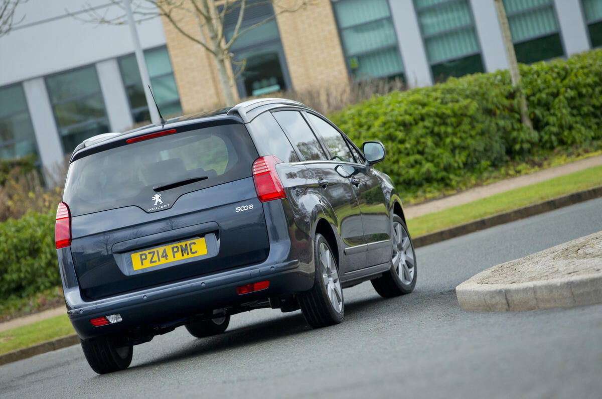 Peugeot 5008 rear cornering