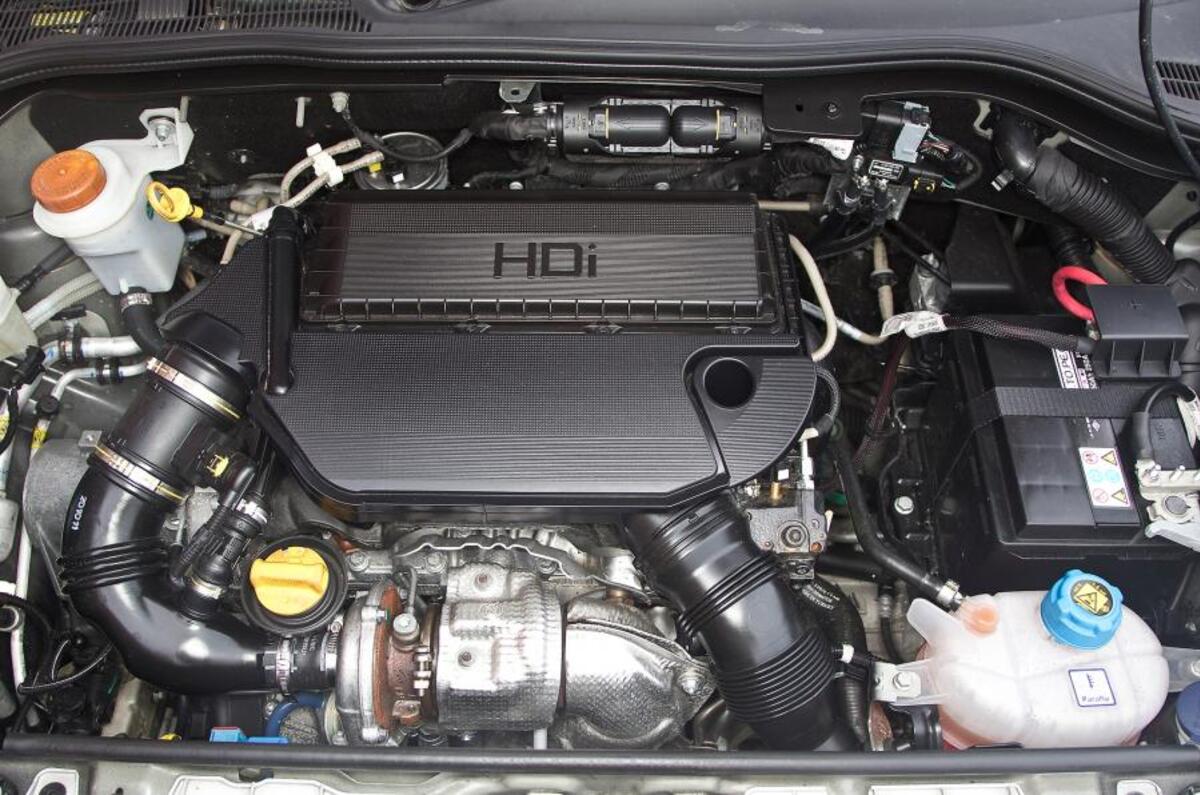 Peugeot Bipper Tepee engine bay