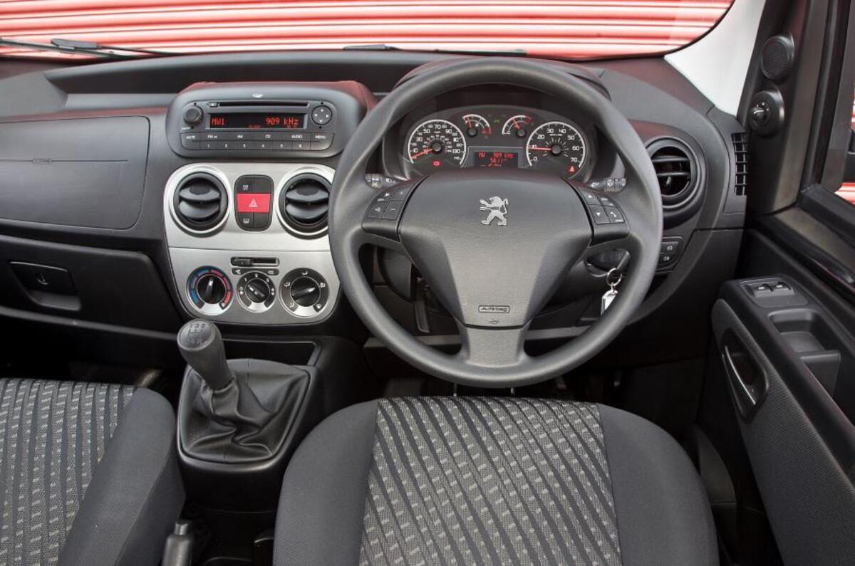 Peugeot Bipper Tepee dashboard