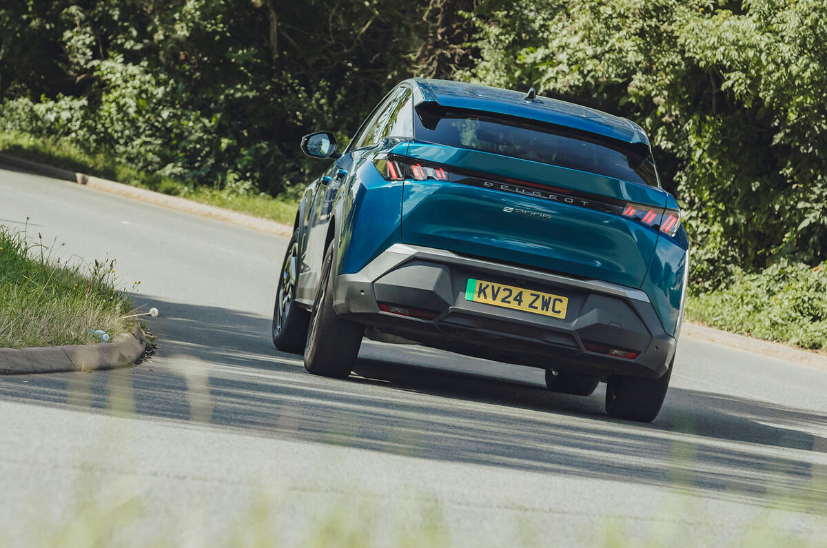 Peugeot E 3008 compte-rendu 2024 03 virage arrière