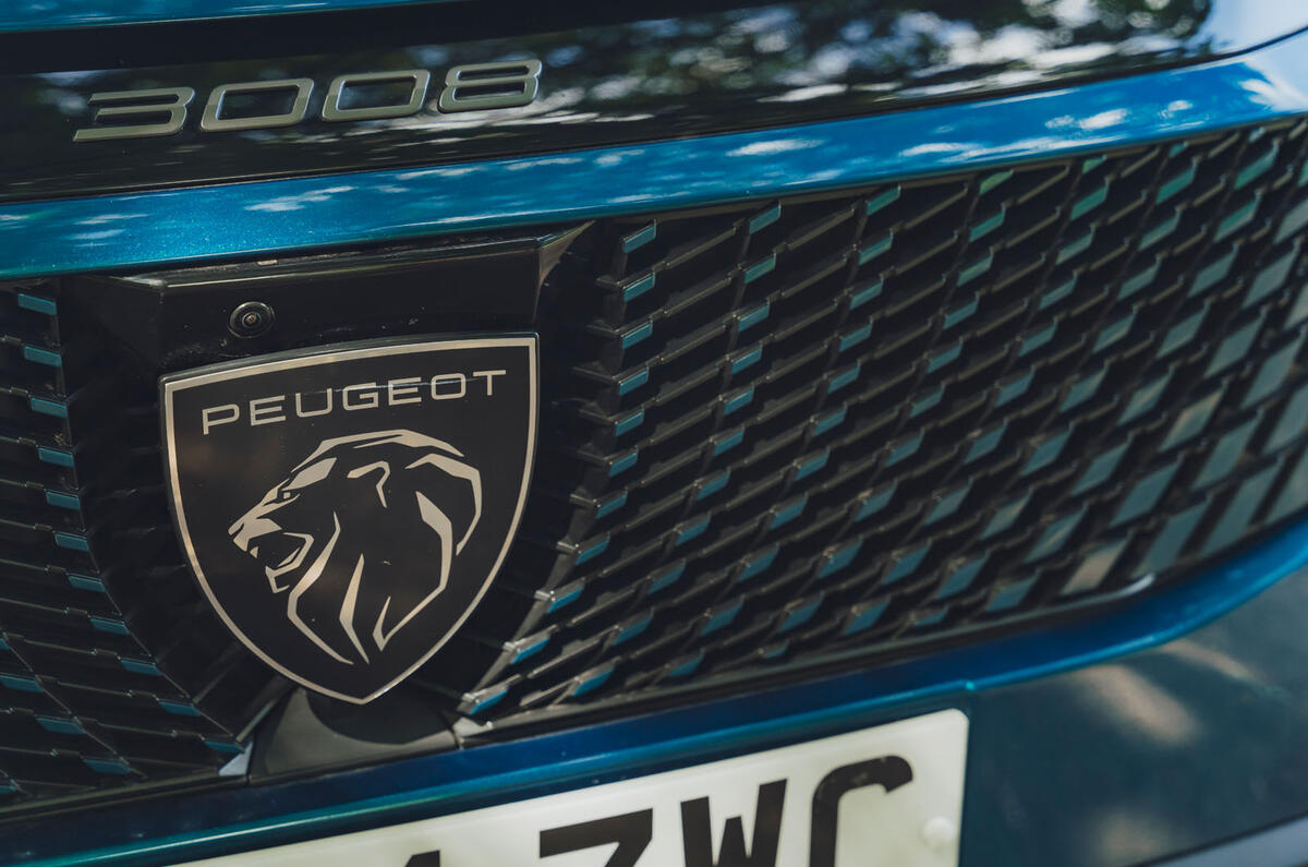 Peugeot E 3008 compte-rendu 2024 04 badge