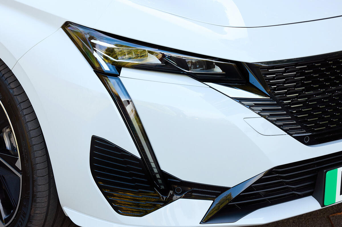 peugeot e 308 review 2023 07 headlight peugeot e 308 review 2023 07 headlight