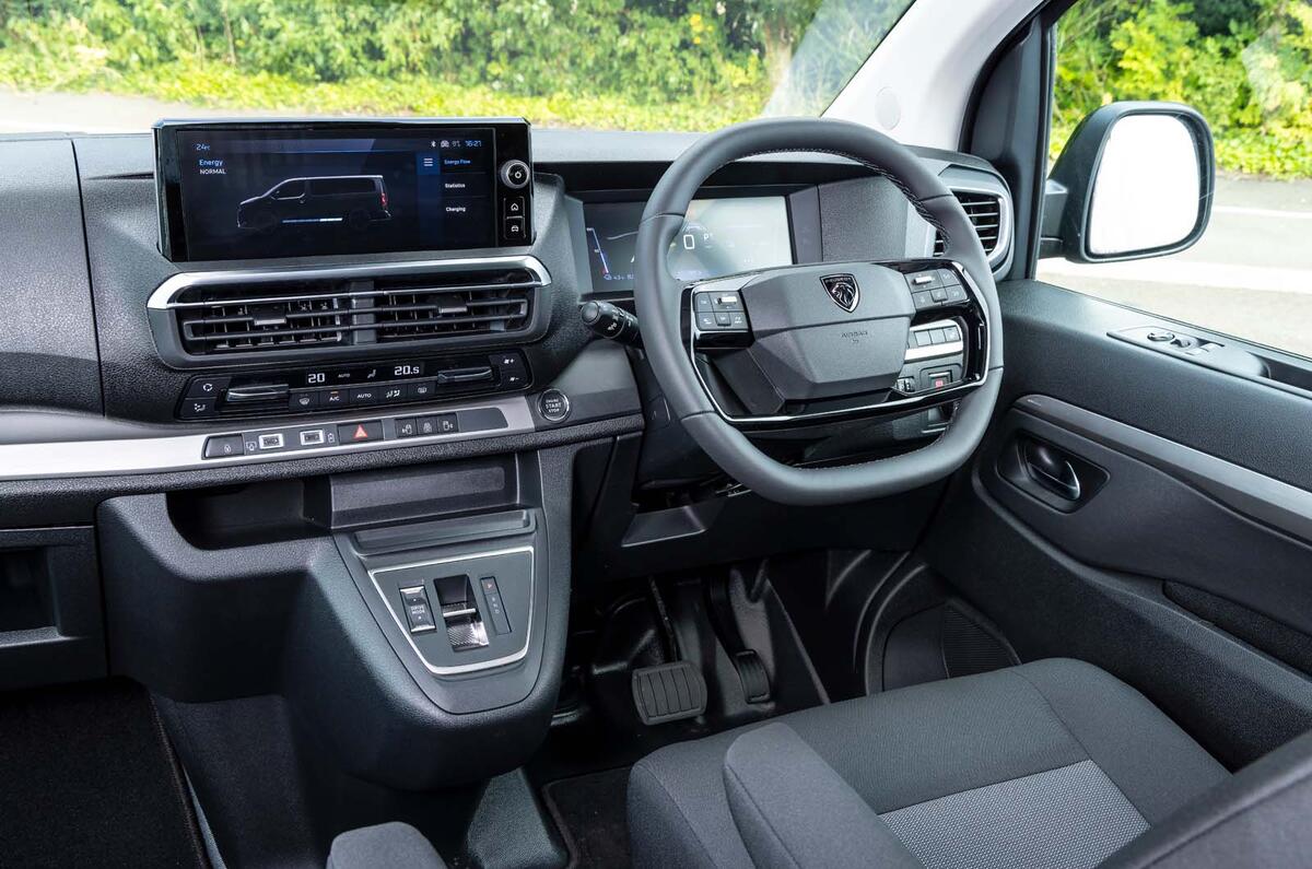 Peugeot E Traveller intérieur large