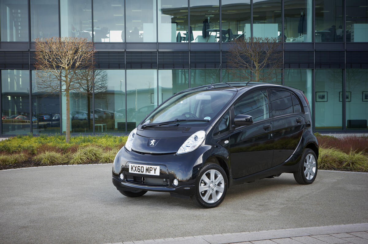 2.5 star Peugeot iOn