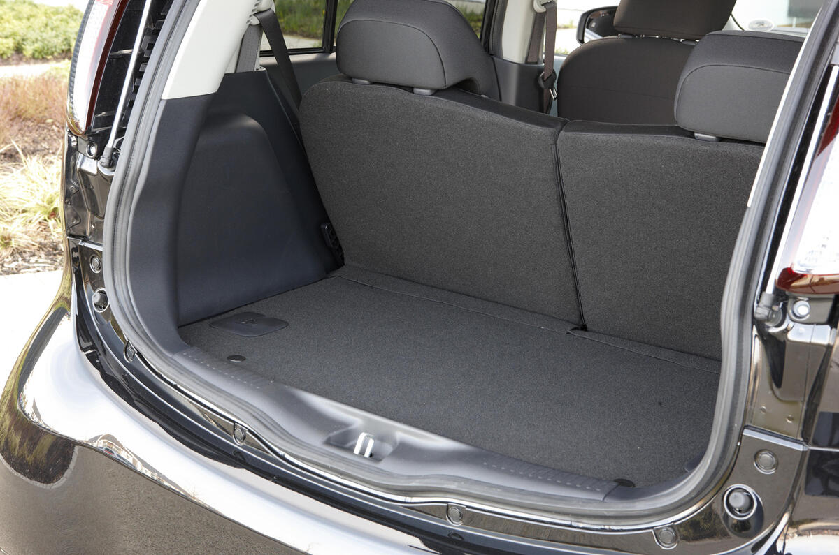 Peugeot iOn boot space