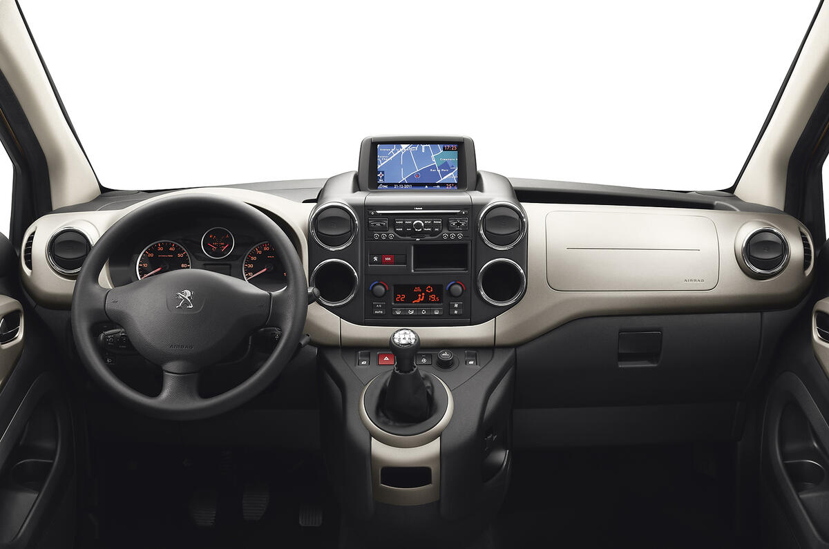 Peugeot Partner Tepee dashboard