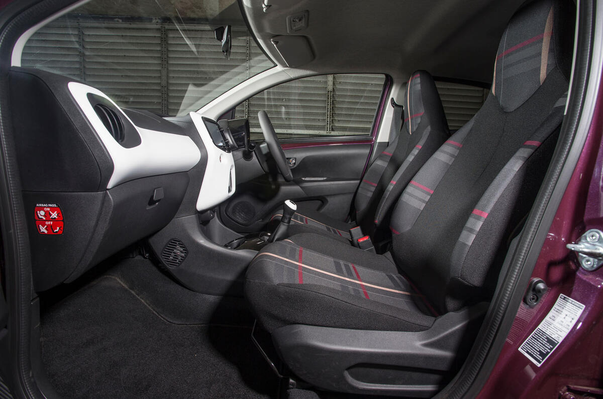 Peugeot 108 front seats