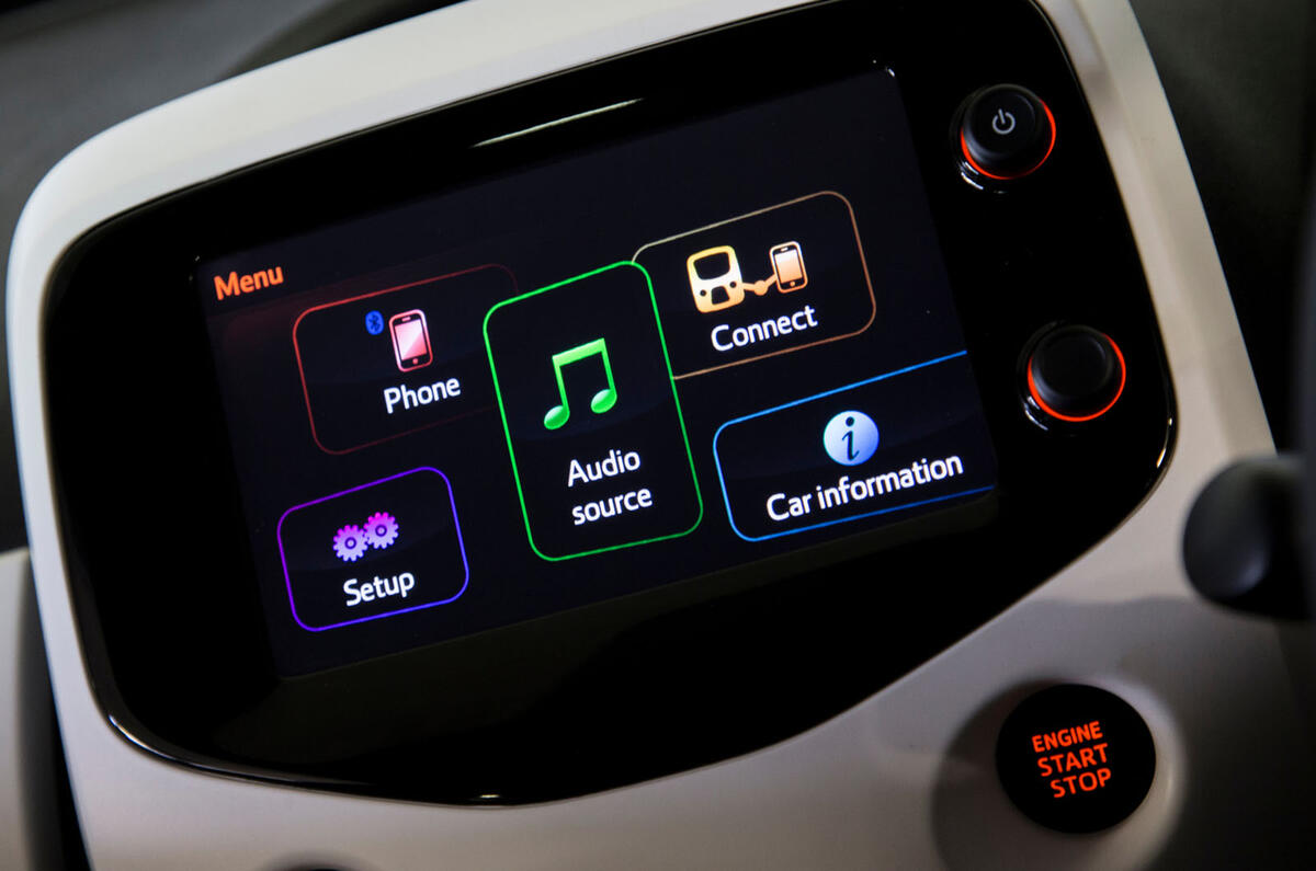 Peugeot 108 infotainment system