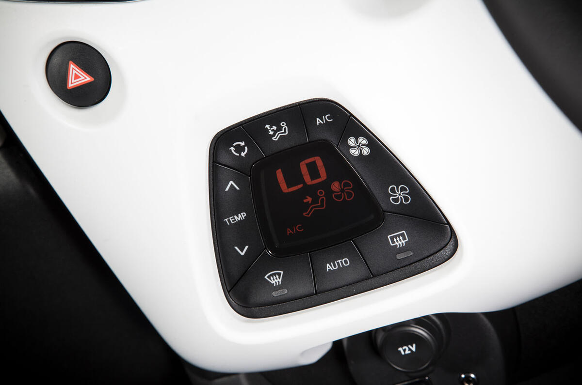 Peugeot 108 climate control switchgear