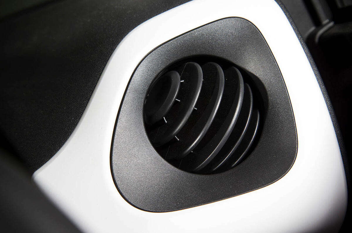 Peugeot 108 dashboard