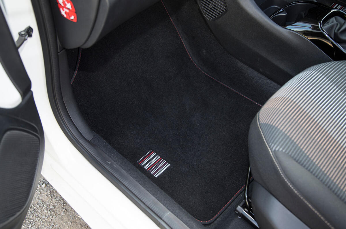 Peugeot 108 floor mat