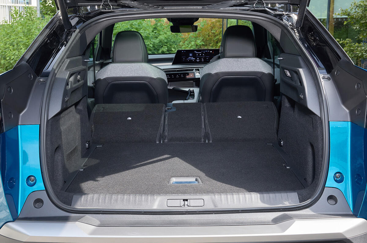 Peugeot 3008 Hybrid boot Peugeot 3008 Hybrid boot