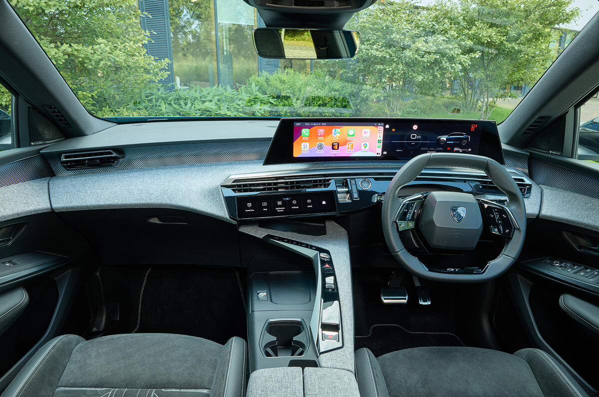 Peugeot 3008 Hybrid straightdash Peugeot 3008 Hybrid straightdash