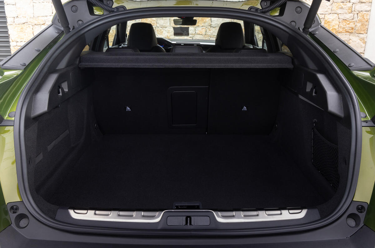 Peugeot 408 boot