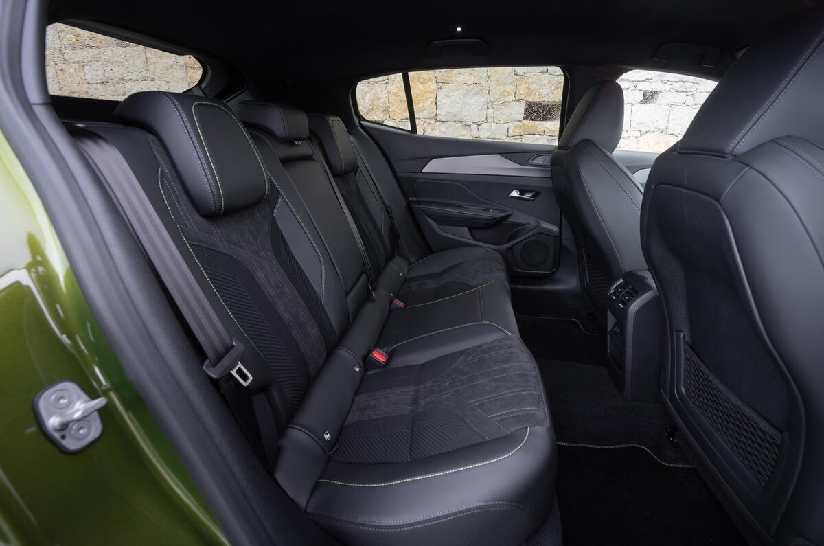 Peugeot 408 rear seats