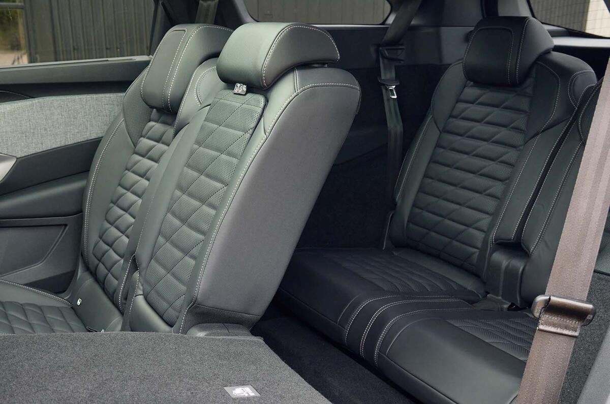 Peugeot 5008 hybrid interior third row seats Peugeot 5008 hybrid interior third row seats