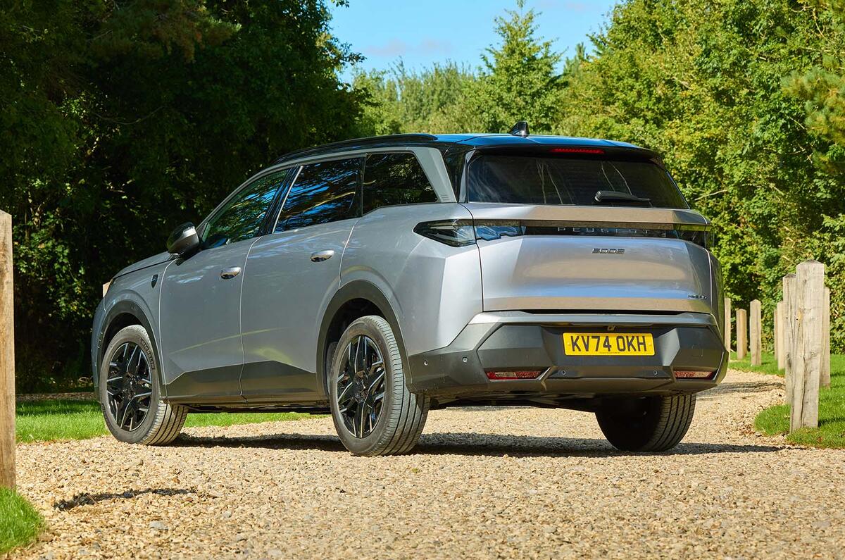 Peugeot 5008 hybrid rear three quarter static Peugeot 5008 hybrid rear three quarter static