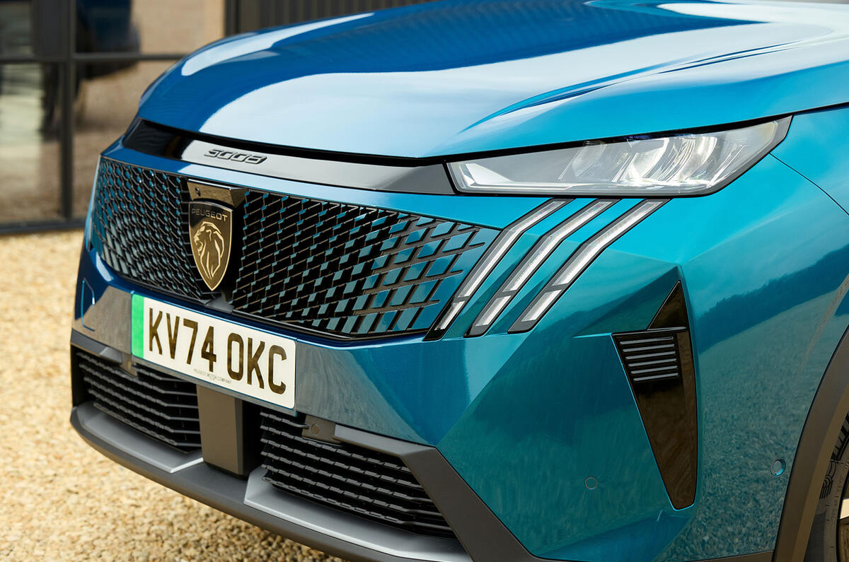 Peugeot e 5008 front bumper