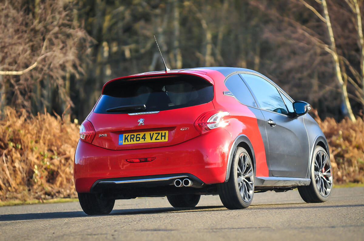 Peugeot 208 GTi rear cornering